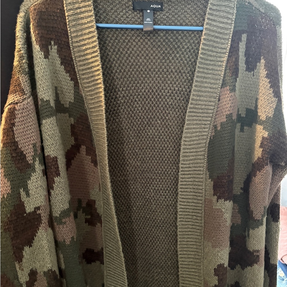 Aqua Textured Knit Cardigan in green camo. Oversized fit.